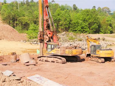 破土動(dòng)工始于足下，三通一平工程順利 