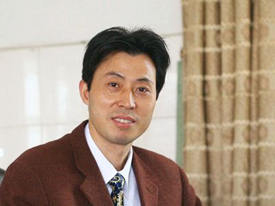 余勝倉：遠(yuǎn)恒佳教育集團(tuán)中小學(xué)管理中心主任、研究院副院長