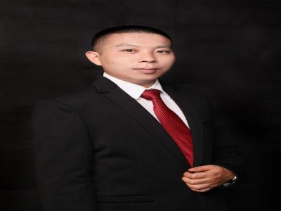 羅章富：中學(xué)地理教師，開(kāi)州區(qū)優(yōu)秀教師，獲部級(jí)優(yōu)課大賽一等獎(jiǎng)