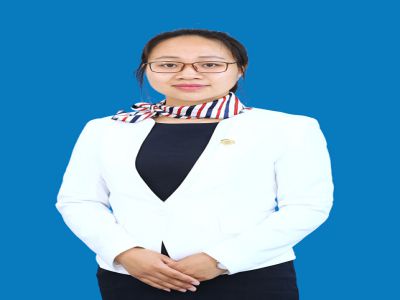 張英：中學(xué)數(shù)學(xué)教師，中學(xué)一級(jí)教師，西南大學(xué)研究生，教育學(xué)碩士，原云南玉溪市江川區(qū)第一中學(xué)優(yōu)秀教師，所教學(xué)生成績(jī)優(yōu)異，位于區(qū)內(nèi)前列