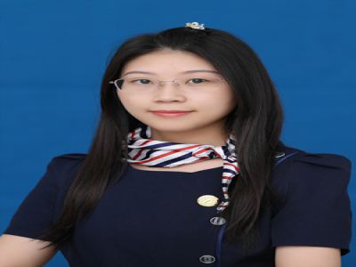 況雯:中學(xué)部英語(yǔ),四川外國(guó)語(yǔ)大學(xué)英語(yǔ)語(yǔ)言文學(xué)學(xué)士，英語(yǔ)功底扎實(shí)，專業(yè)8級(jí)，教學(xué)經(jīng)驗(yàn)豐富。教授學(xué)生3000人次以上；所在教學(xué)點(diǎn)英語(yǔ)單科上線率達(dá)96%