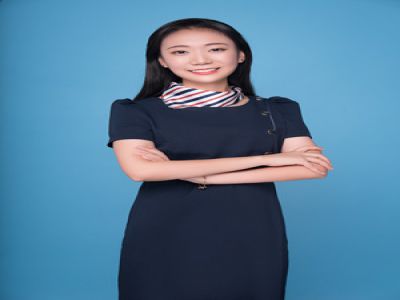 石秋童:美術(shù)，畢業(yè)于四川美術(shù)學(xué)院，成績(jī)優(yōu)異，獲得四川美術(shù)學(xué)院畢業(yè)設(shè)計(jì)學(xué)院獎(jiǎng)，大學(xué)期間在心田美術(shù)兼職兩年，有豐富的教學(xué)經(jīng)驗(yàn)。