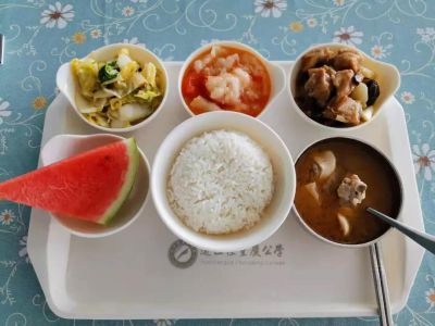 美好學校|湖畔餐廳，請你低調(diào)一點好么？