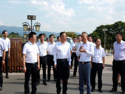 劉小強書記率領區(qū)領導集體調研遠恒佳學?！P注教育、關心教育、支持教育